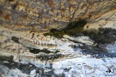 2 Captivating Caves in Cania Gorge NP